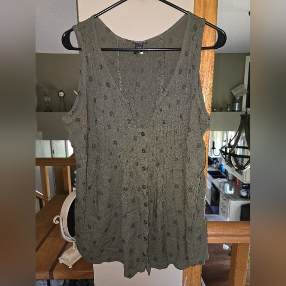 Torrid Buttoned Relaxed Tank Top Army Green - Picture 1 of 3